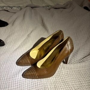 Classic Brown Pointed-Toe Mid Heel Pumps